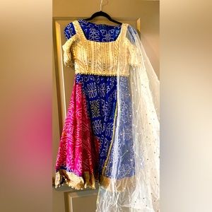 Small size lengha set. Comes with blouse, dupatta(scarf) and skirt